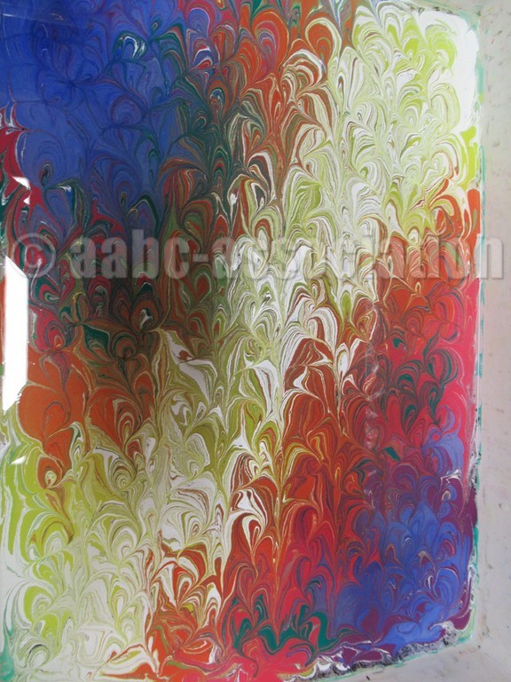 couleurs sur le bain pour marbrure