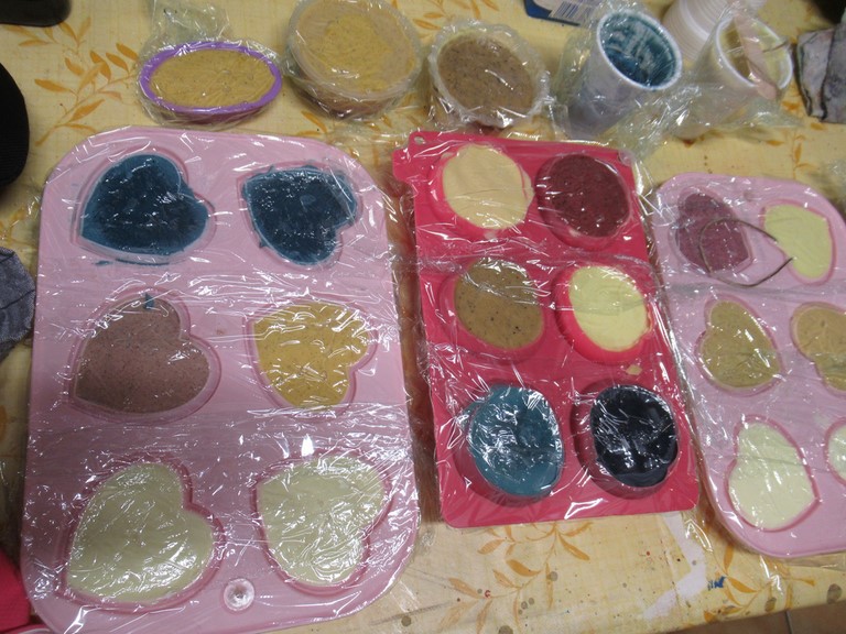 savons aux pigments végétaux juste moulés